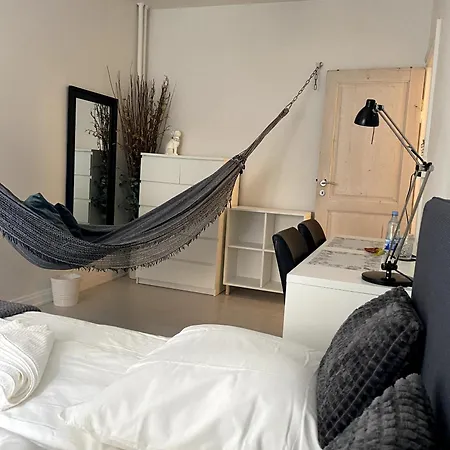 Quarto em Acomodações Particulares Quiet In Lively Area With Helpful Host!