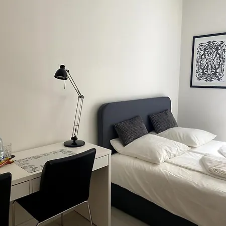 Quiet In Lively Area With Helpful Host! *