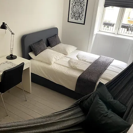 Quiet In Lively Area With Helpful Host! * Copenhaga
