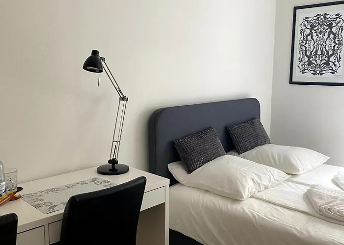 Quiet In Lively Area With Helpful Host! *