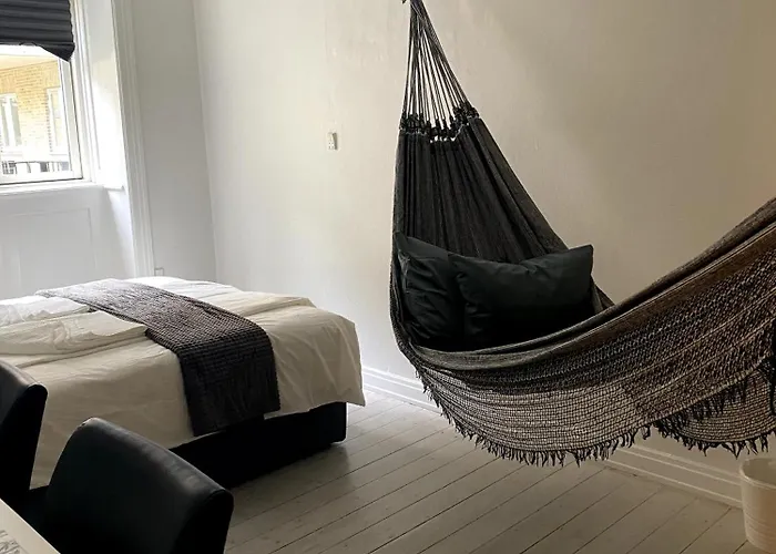 Quiet In Lively Area With Helpful Host! 民宿