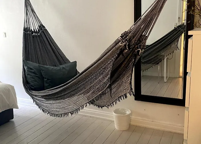 Quiet In Lively Area With Helpful Host!