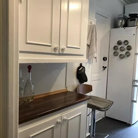 Quiet In Lively Area With Helpful Host! *