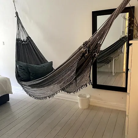 Quiet In Lively Area With Helpful Host!